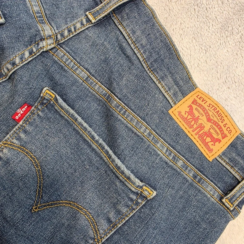 Levi's Women 18W M Blue 720 High‎ Rise Pants Super Skinny Distressed Jeans